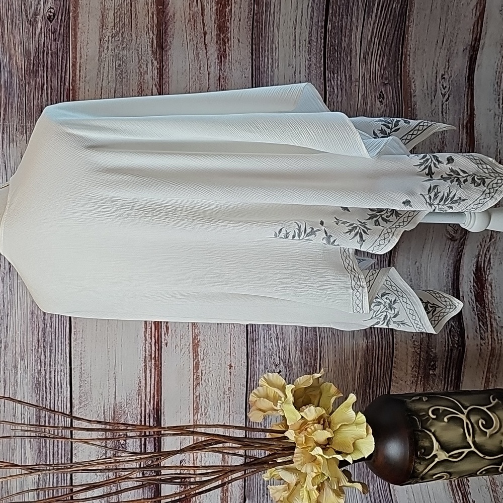 NEW LEAF GARLAND GRAY EMBROIDERED OPEN FRONT KIMONO - Picture 6 of 12